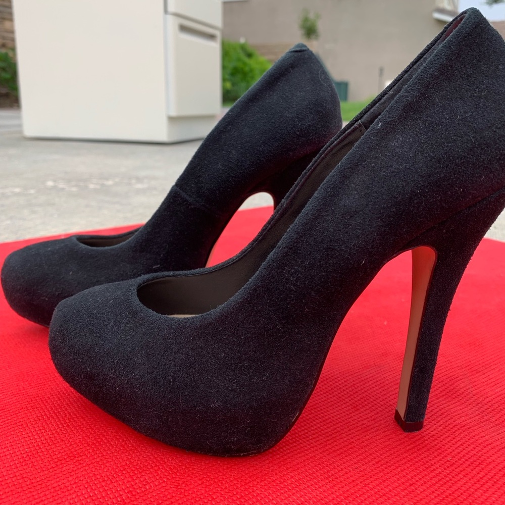 Steve Madden Black Pumps